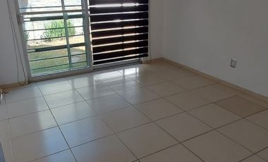Casa en renta con terreno adicional Lomas del Refugio, Priv Montes Málaga,con control de acceso y guardias de seguridad León, Gto
