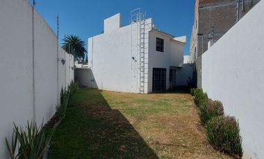 Casa en renta con terreno adicional Lomas del Refugio, Priv Montes Málaga,con control de acceso y guardias de seguridad León, Gto
