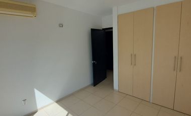 Casa en renta con terreno adicional Lomas del Refugio, Priv Montes Málaga,con control de acceso y guardias de seguridad León, Gto