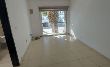 Casa en renta con terreno adicional Lomas del Refugio, Priv Montes Málaga,con control de acceso y guardias de seguridad León, Gto