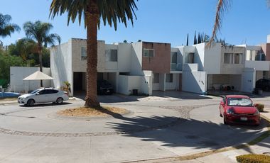 Casa en renta con terreno adicional Lomas del Refugio, Priv Montes Málaga,con control de acceso y guardias de seguridad León, Gto