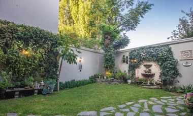 HERMOSA RESIDENCIA FRENTE A PARQUE EN VALLE REAL