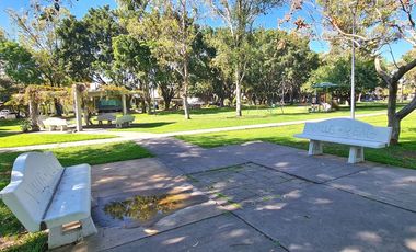 HERMOSA RESIDENCIA FRENTE A PARQUE EN VALLE REAL