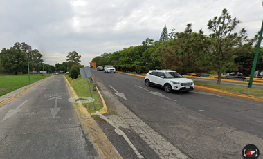 Casa ubicada en fraccionamiento El Palomar, Jalisco. Con 4 Recamaras y 315m2. A unos minutos de costo López Mateos.