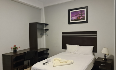 Este moderno hotel con amplio local comercial en el primer piso más sótano, cerca del aeropuerto, es una 'mina de oro' sin explotar.