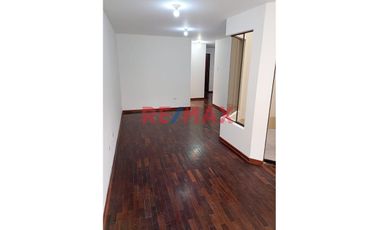 OCASIÓN VENDO DEPARTAMENTO 2DO PISO EXCELENTE UBICACION FRENTE A PARQUE URB MAYORAZGO!