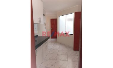 OCASIÓN VENDO DEPARTAMENTO 2DO PISO EXCELENTE UBICACION FRENTE A PARQUE URB MAYORAZGO!