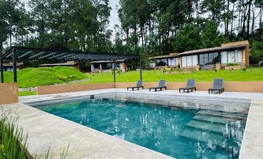 Venta de casa moderna en condominio