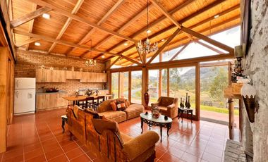 En Venta Quinta con Terreno Amplio en la Autopista Azogues Cuenca