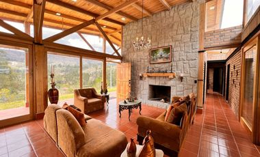 En Venta Quinta con Terreno Amplio en la Autopista Azogues Cuenca