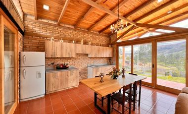En Venta Quinta con Terreno Amplio en la Autopista Azogues Cuenca