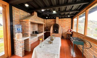 En Venta Quinta con Terreno Amplio en la Autopista Azogues Cuenca