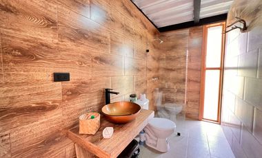 En Venta Quinta con Terreno Amplio en la Autopista Azogues Cuenca