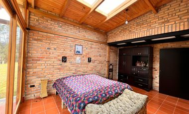 En Venta Quinta con Terreno Amplio en la Autopista Azogues Cuenca