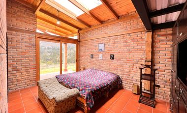 En Venta Quinta con Terreno Amplio en la Autopista Azogues Cuenca