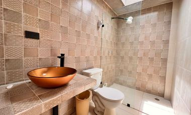 En Venta Quinta con Terreno Amplio en la Autopista Azogues Cuenca