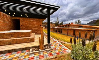 En Venta Quinta con Terreno Amplio en la Autopista Azogues Cuenca