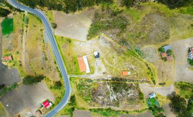 En Venta Quinta con Terreno Amplio en la Autopista Azogues Cuenca