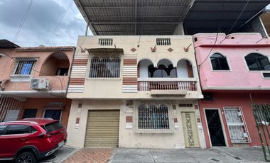 VENTA DE AMPLIA CASA EN AV. DOMINGO COMÍN – SUR DE GUAYAQUIL