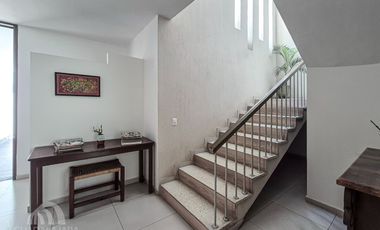 Casa en VENTA a dos cuadras de la Minerva, Guadalajara.