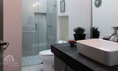 Casa en VENTA a dos cuadras de la Minerva, Guadalajara.