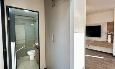 RENTO PRECIOSO CONDOMINIO TOTALMENTE AMUEBLADO, MAGNIFICA UBICACIÓN