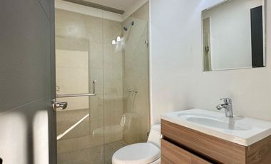 RENTO PRECIOSO CONDOMINIO TOTALMENTE AMUEBLADO, MAGNIFICA UBICACIÓN
