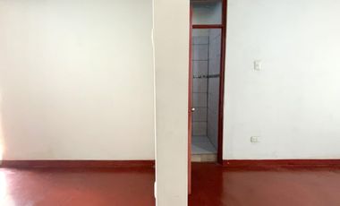 Venta De Hermosa Casa De 3 Pisos Ubicada En La Mejor Zona Del Rimac, En La Av La Capilla.