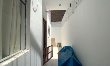 Venta De Hermosa Casa De 3 Pisos Ubicada En La Mejor Zona Del Rimac, En La Av La Capilla.