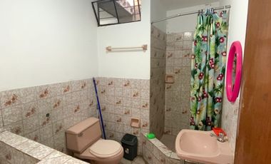 Venta De Hermosa Casa De 3 Pisos Ubicada En La Mejor Zona Del Rimac, En La Av La Capilla.