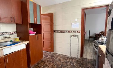 Venta De Hermosa Casa De 3 Pisos Ubicada En La Mejor Zona Del Rimac, En La Av La Capilla.