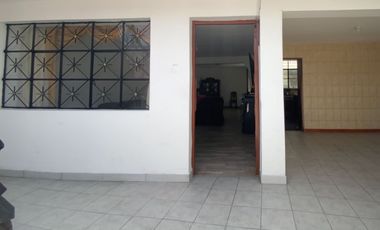 Venta De Hermosa Casa De 3 Pisos Ubicada En La Mejor Zona Del Rimac, En La Av La Capilla.