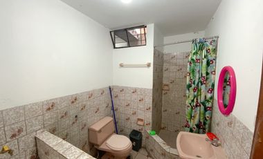 Venta De Hermosa Casa De 3 Pisos Ubicada En La Mejor Zona Del Rimac, En La Av La Capilla.
