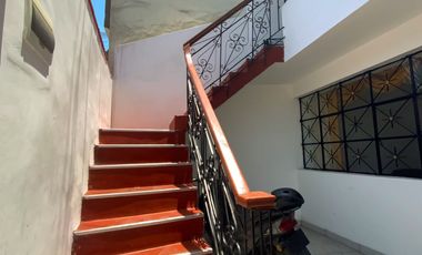 Venta De Hermosa Casa De 3 Pisos Ubicada En La Mejor Zona Del Rimac, En La Av La Capilla.