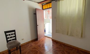 Venta De Hermosa Casa De 3 Pisos Ubicada En La Mejor Zona Del Rimac, En La Av La Capilla.