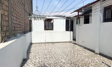 Venta De Hermosa Casa De 3 Pisos Ubicada En La Mejor Zona Del Rimac, En La Av La Capilla.