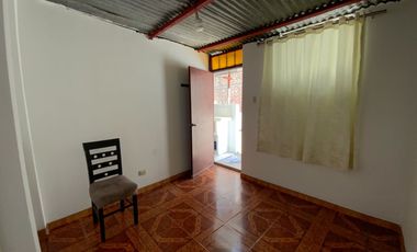 Venta De Hermosa Casa De 3 Pisos Ubicada En La Mejor Zona Del Rimac, En La Av La Capilla.