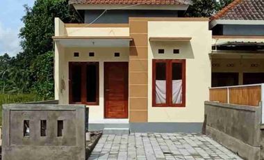 Minimalist House Price 300 Million IDR in Tabanan near Yeh Gangga Beach and Tanah Lot, Canggu