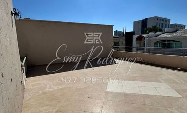 CASA EN RENTA, RECÁMARA CON BAÑO ABAJO, COCHERA 3 AUTOS, JARDIN CON ASADOR TECHADO