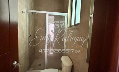 CASA EN RENTA, RECÁMARA CON BAÑO ABAJO, COCHERA 3 AUTOS, JARDIN CON ASADOR TECHADO