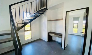 ¡PRECIO DE OPORTUNIDAD! Penthouse con rooftop privado, en Utara Towers, con elevador y amenidades.