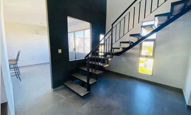 ¡PRECIO DE OPORTUNIDAD! Penthouse con rooftop privado, en Utara Towers, con elevador y amenidades.