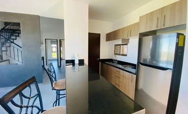 ¡PRECIO DE OPORTUNIDAD! Penthouse con rooftop privado, en Utara Towers, con elevador y amenidades.