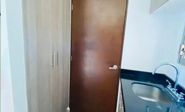 ¡PRECIO DE OPORTUNIDAD! Penthouse con rooftop privado, en Utara Towers, con elevador y amenidades.