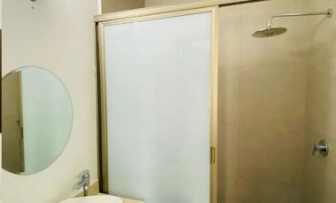 ¡PRECIO DE OPORTUNIDAD! Penthouse con rooftop privado, en Utara Towers, con elevador y amenidades.