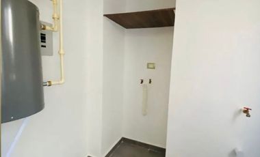 ¡PRECIO DE OPORTUNIDAD! Penthouse con rooftop privado, en Utara Towers, con elevador y amenidades.