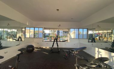 ¡PRECIO DE OPORTUNIDAD! Penthouse con rooftop privado, en Utara Towers, con elevador y amenidades.