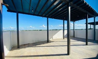 ¡PRECIO DE OPORTUNIDAD! Penthouse con rooftop privado, en Utara Towers, con elevador y amenidades.