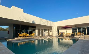 ¡PRECIO DE OPORTUNIDAD! Penthouse con rooftop privado, en Utara Towers, con elevador y amenidades.