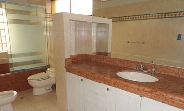 ¡Vive el lujo y la comodidad en Las Lagunas de La Molina! Alquiler/venta